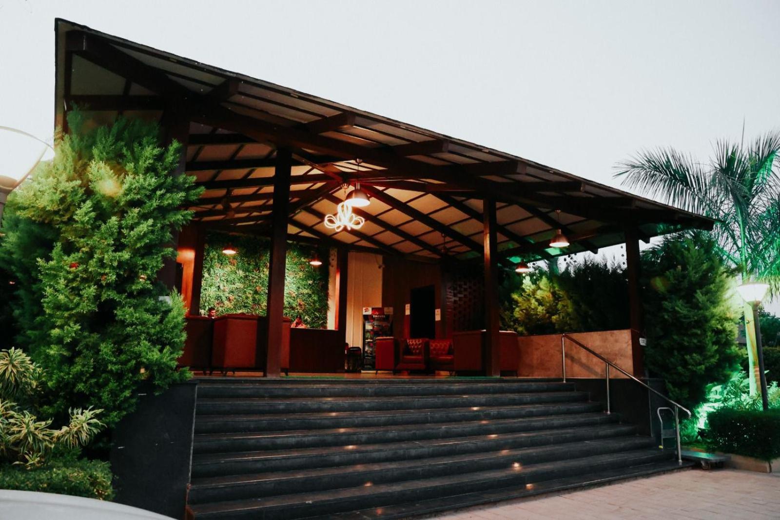 Veerdency Luxury Resort Devanahalli Extérieur photo