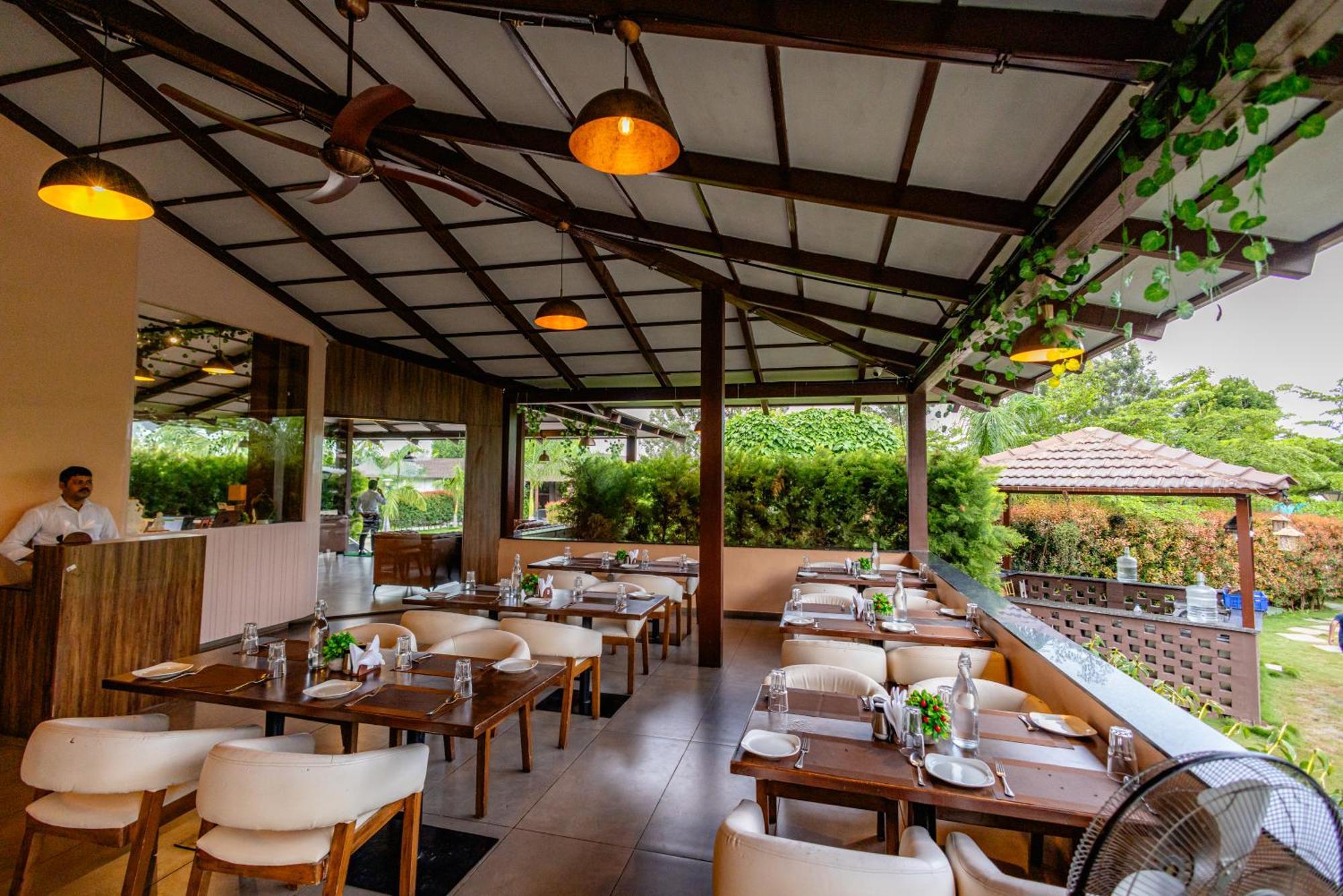 Veerdency Luxury Resort Devanahalli Extérieur photo